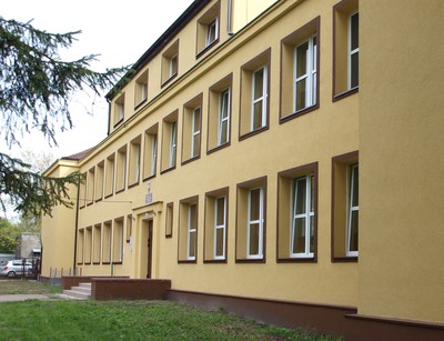 Budynek Zespołu Szkół w Zbrachlinie (gmina Waganiec) po termomodernizacji