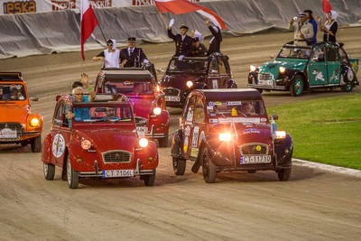 Otwarcie 21. Międzynarodowego Zlotu Miłośników Citroëna 2CV w Toruniu, fot. Szymon Zdziebło