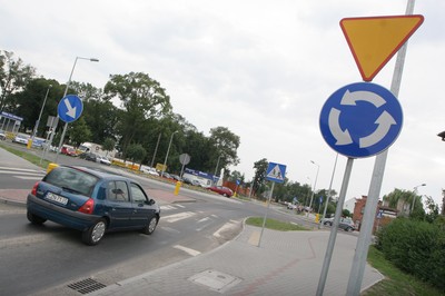 Rondo w Żninie na drodze wojewódzkiej nr 251, fot. Andrzej Goiński