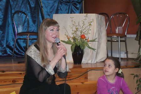 Wanda Wasicka podczas spotkania w Szkole Podstawowej w Straszewie, marzec 2014, fot. J. Wasicki