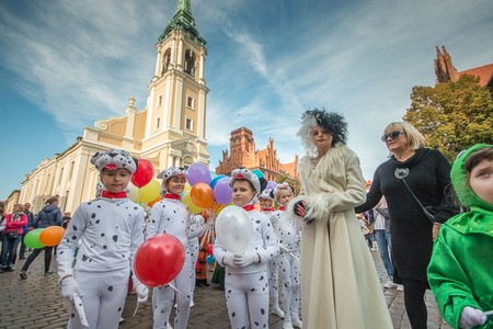 Parada podczas ubiegłorocznych Międzynarodowych Toruńskich Spotkań Teatrów Lalek, fot. Szymon Zdziebło/tarantoga.pl