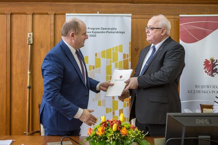 Uroczyste podpisanie umów o dofinansowaniu projektów termomodernizacji, fot. Szymon Zdziebło/Tarantoga.pl