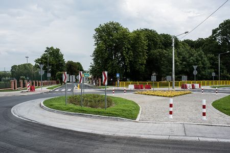 Od tego roku nowe rondo na skrzyżowaniu dróg wojewódzkich nr 241 (Nakło-Wągrowiec) i nr 247 (Szubin-Kcynia) służy mieszkańcom Kcyni, fot. Tymon Markowski