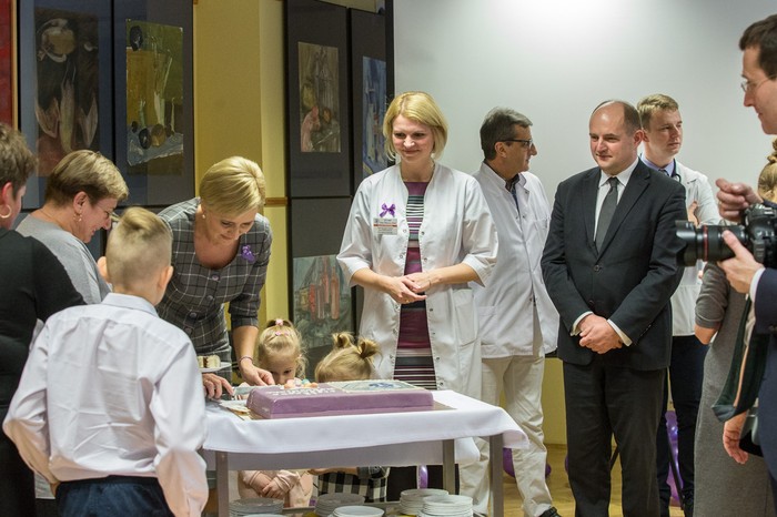 Bank Mleka w szpitalu na Bielanach odwiedziła małżonka prezydenta RP Agata Kornhauser-Duda, fot. Szymon Zdziebło/tarantoga.pl dla UMWKP