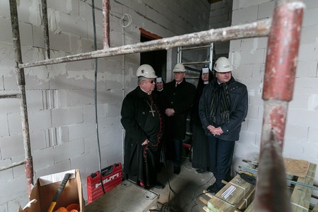 Wizyta na budowie centrum pomocowego bydgoskich albertynek, fot. Filip Kowalkowski dla UMWKP