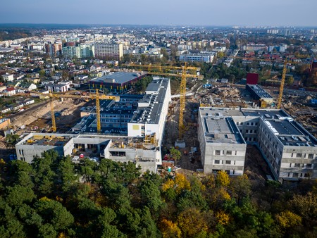Budowa szpitalnego miasteczka na Bielanach, fot. Sky Drone Studio