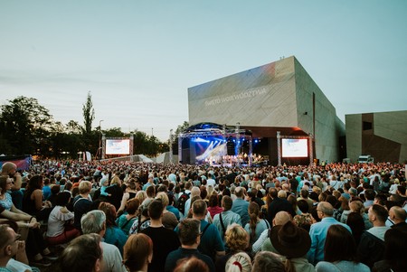 Jedną z głównych atrakcji Święta Województwa będzie plenerowy koncert „Pod Wspólnym Niebem” za Urzędem Marszałkowskim w Toruniu (2 czerwca), fot. Adrian Chmielewski k35photo
