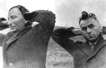 Zbrodnia pomorska 1939: bydgoscy nauczyciele Antoni Olejnik i Medard Maczykowski prowadzeni na śmierć (fotogram z wystawy)