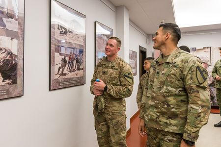 Wizyta żołnierzy amerykańskich w Urzędzie Marszałkowskim, 11 października 2018 r., fot. Szymon Ździebło /www.tanatoga.pl