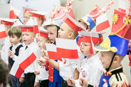 Dzieci z przedszkola „Mały Światek” zaprezentowały 8 listopada w Urzędzie Marszałkowskim spektakl z okazji setnej rocznicy odzyskania niepodległości, fot. Andrzej Goiński