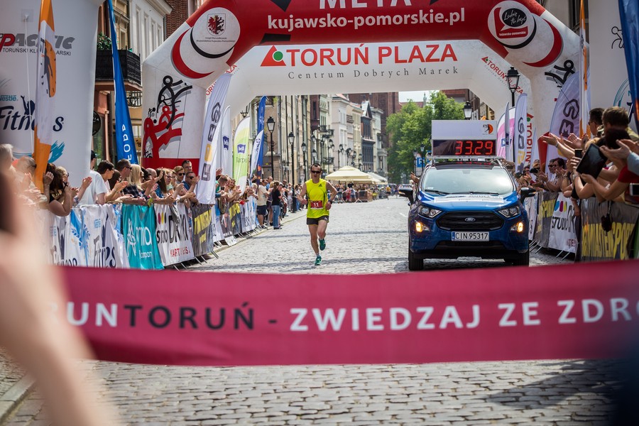 Ubiegłoroczny toruński bieg „Run Toruń – Zwiedzaj ze Zdrowiem”, fot. Szymon Zdziebło/tarantoga.pl