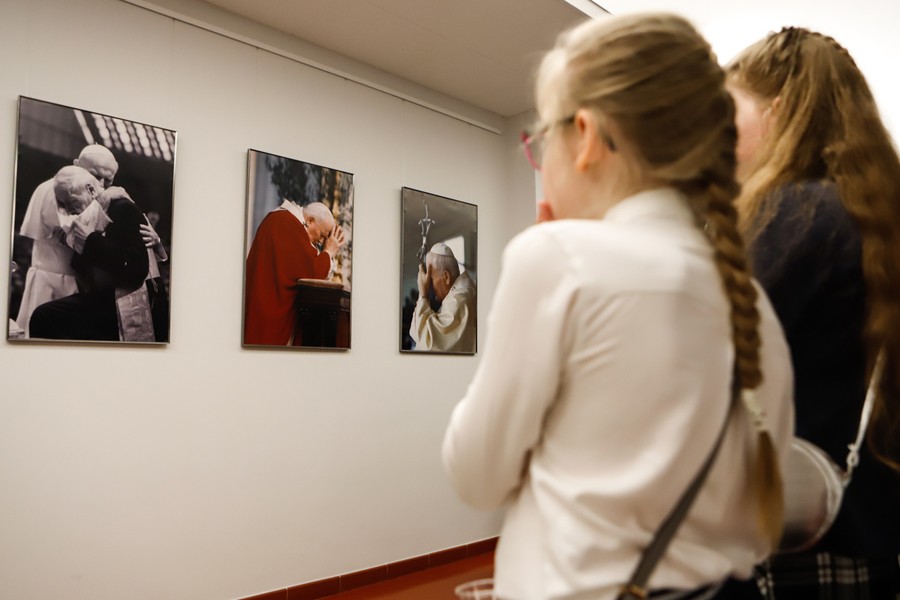 Wystawa „Papież – Człowiek” w Urzędzie Marszałkowskim, fot. Mikołaj Kuras