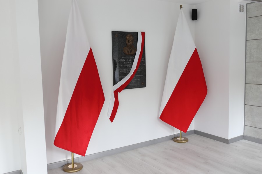 Uroczystość odsłonięcia tablicy upamiętniającej postać generała Zbigniewa Nowka w delegaturze ABW w Bydgoszczy, fot. ABW w Bydgoszczy