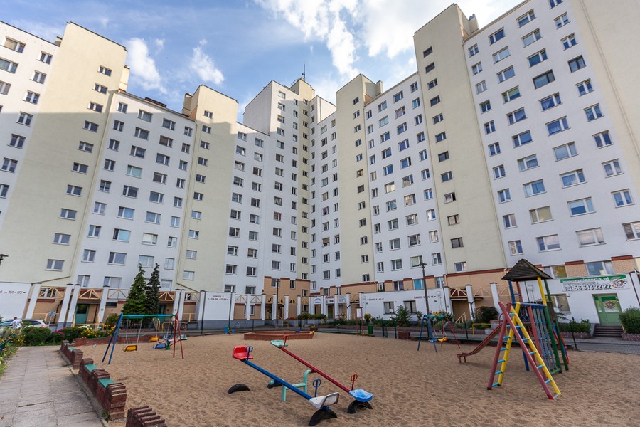 Spółdzielnie mieszkaniowe mogą korzystać z dotacji, dzielonych przez Urząd Marszałkowski, między innymi na termomodernizacje budynków mieszkalnych, fot. Szymon Zdziebło/tarantoga.pl