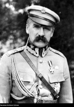 Józef Piłsudski - źródło Narodowe Arciwum Cyfrowe