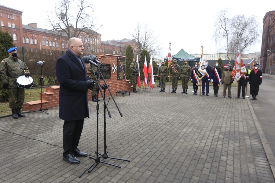Ceremonia odsłonięcia tablicy pamiątkowej poświęconej płk. Łukaszowi Cieplińskiemu, fot. Filip Kowalkowski dla UMWKP