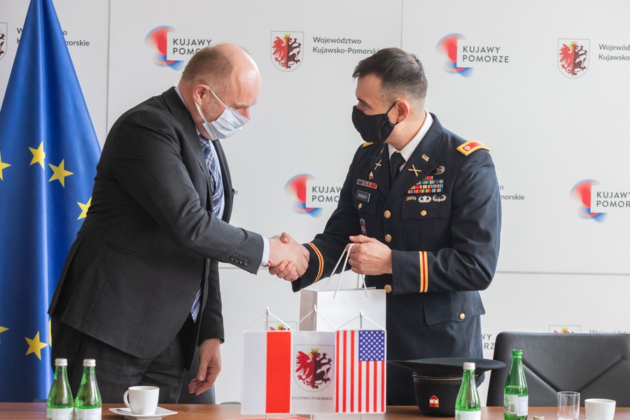 Spotkanie marszałka z żołnierzami amerykańskimi, fot. Mikołaj Kuras dla UMWKP