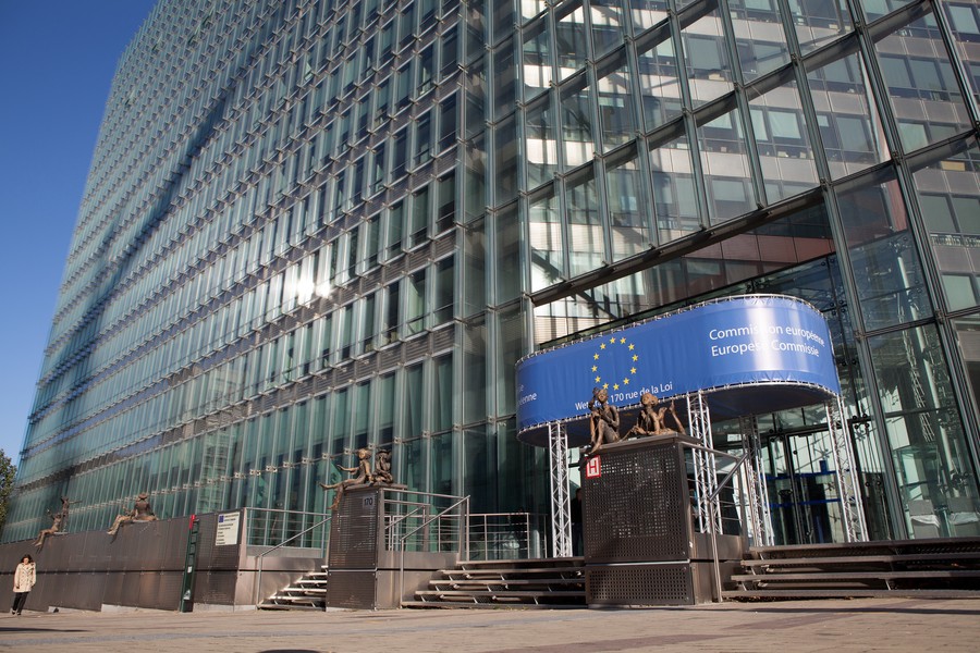 Wejście do budynku parlamentu europejskiego, fot. Jacek Piotrowski dla UMWKP