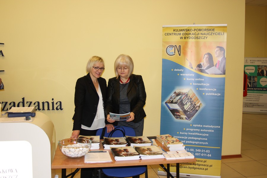 Nauczyciele konsultancji KPCEN w Bydgoszczy promują materiały dotyczące ucznia zdolnego
