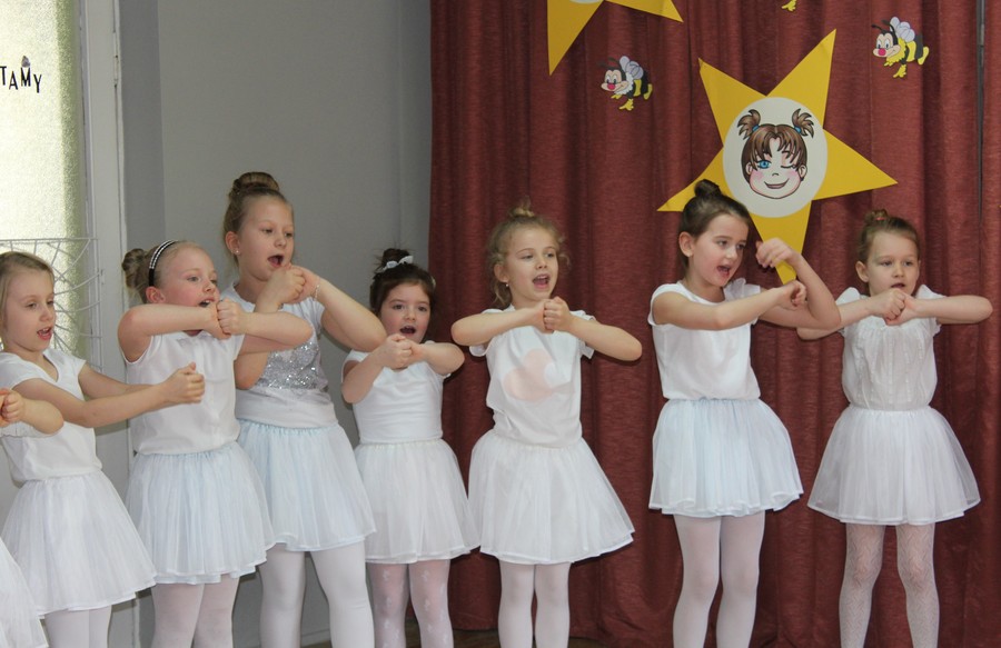 Grupa dzieci 5-6 letnich z Przedszkola Publicznego nr 19 Bajka we Włocławku