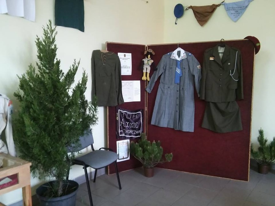 mundury na wystawie 100 lat bydgoskiegoharcerstwa