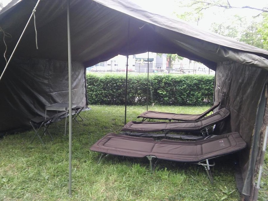 namiot harcerski z wyposażeniem