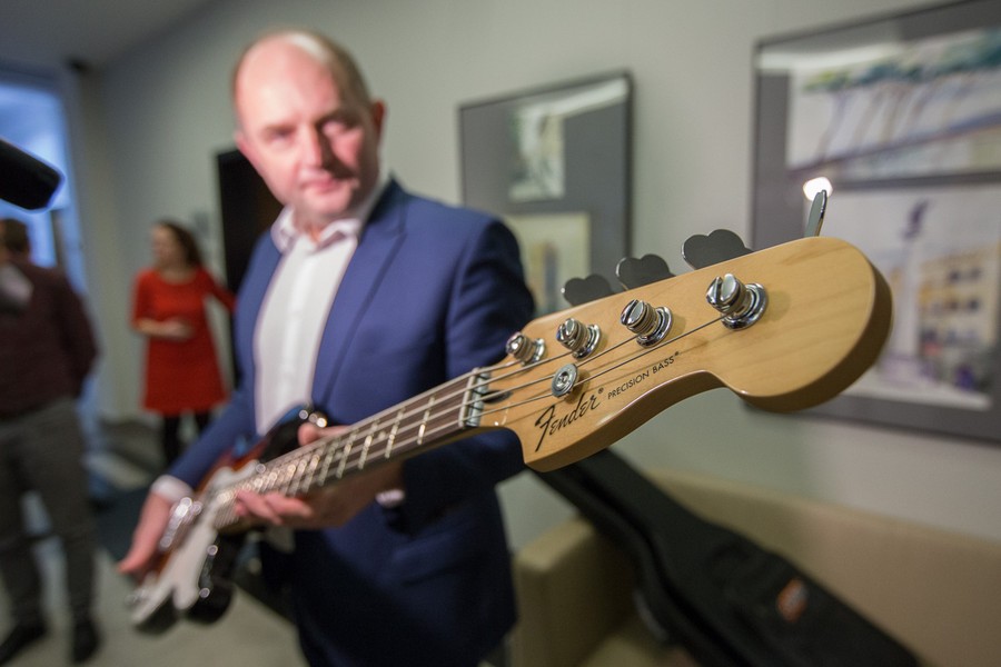 Instrument, który można nabyć w ramach naszej akcji, to kultowy model Fender Precision (P-bass), fot. Szymon Zdziebło/Tarantoga.pl
