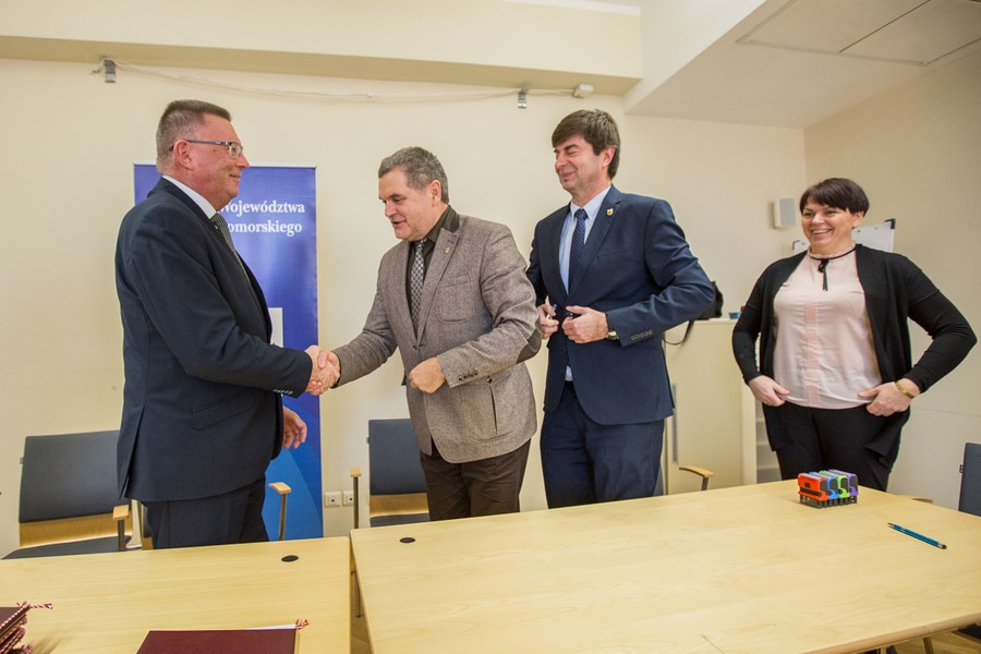 Uroczystość podpisania umowy z partnerami projektu „Szkoła Zawodowców, fot. Szymon Zdziebło/Tarantoga