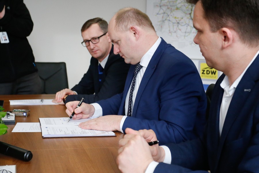 Uroczystość podpisania umowy z wykonawcą przebudowy odcinka drogi nr 251 ze Żnina do granicy województwa, fot. Mikołaj Kuras
