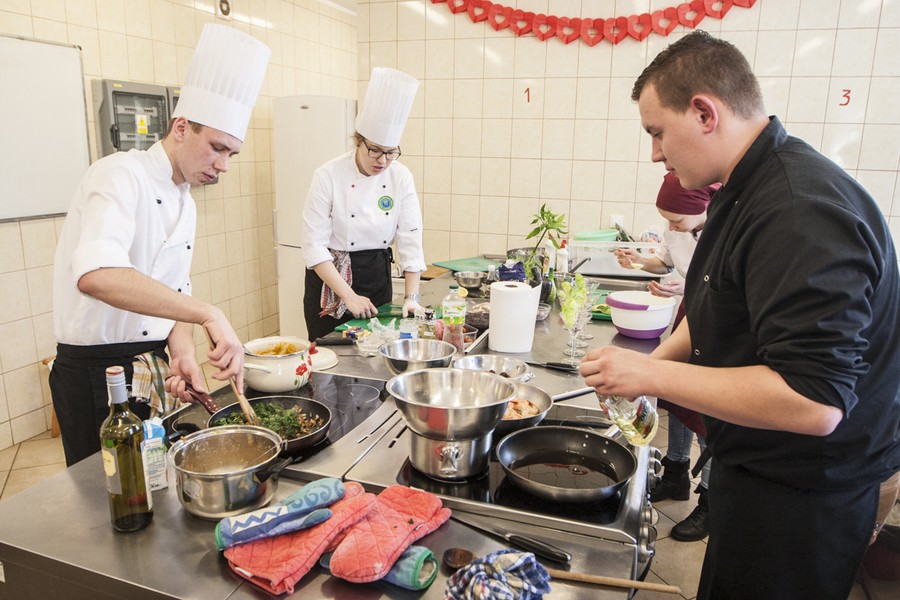 W Grubnie odbyły się walentynkowe warsztaty kulinarne „Alchemia i amory w kuchni”, fot. Andrzej Goiński