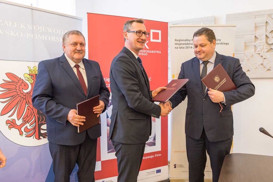 Uroczystość podpisania umowy w siedzibie Banku Gospodarstwa Krajowego, fot. Szymon Zdziebło/Tarantoga.pl