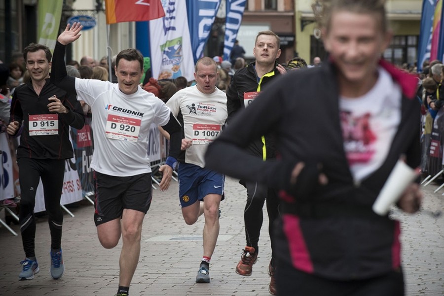 30.04.2017 r., W ramach inauguracji sezonu turystycznego odbył się bieg "Run Toruń - Zwiedzaj ze zdrowiem", fot. Wojtek Szabelski