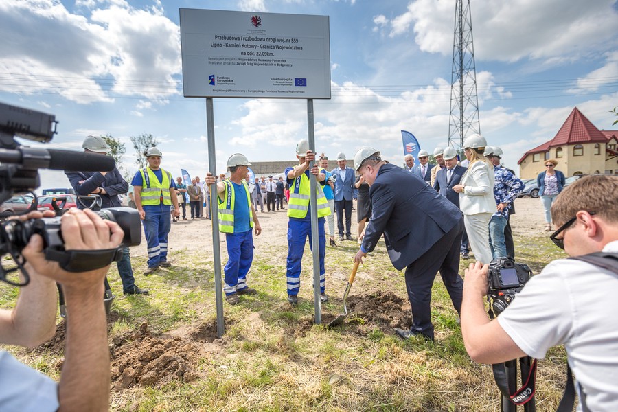Uroczyste rozpoczęcie budowy drogi nr 559 z Lipna do granicy województwa, fot. Szymon Zdziebło/Tarantoga.pl
