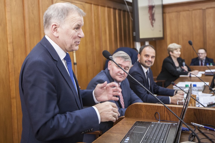 Wizyta Vytenisa Andriukaitisa, komisarza Unii Europejskiej ds. zdrowia i bezpieczeństwa żywności, podczas sesji sejmiku województwa, fot. Andrzej Goiński