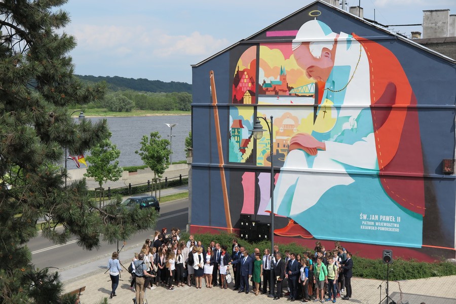 Odsłonięcie muralu poświęconego Janowi Pawłowi II, fot. Tymoteusz Tymiński/UMWKP