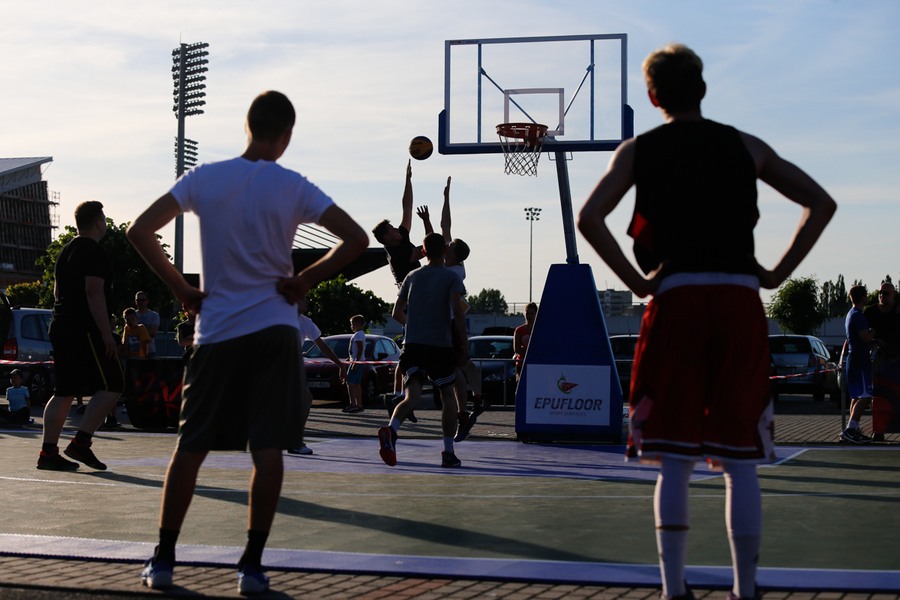 Turniej Kujawsko-Pomorski Basket Nocą odbył się przed Halą Mistrzów we Włocławku, fot. Mikołaj Kuras