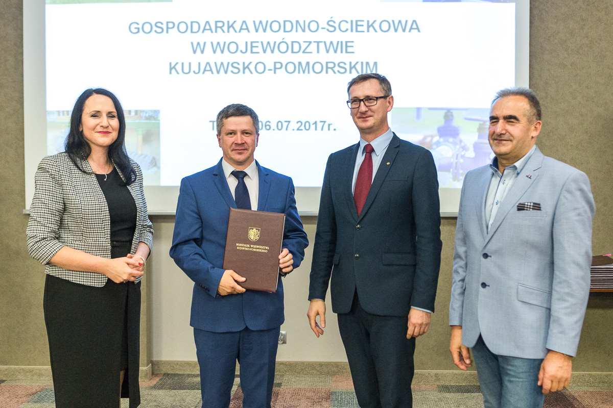 Ceremonia podpisania umów, fot. Szymon Zdziebło/tarantoga.pl dla UMWKP 