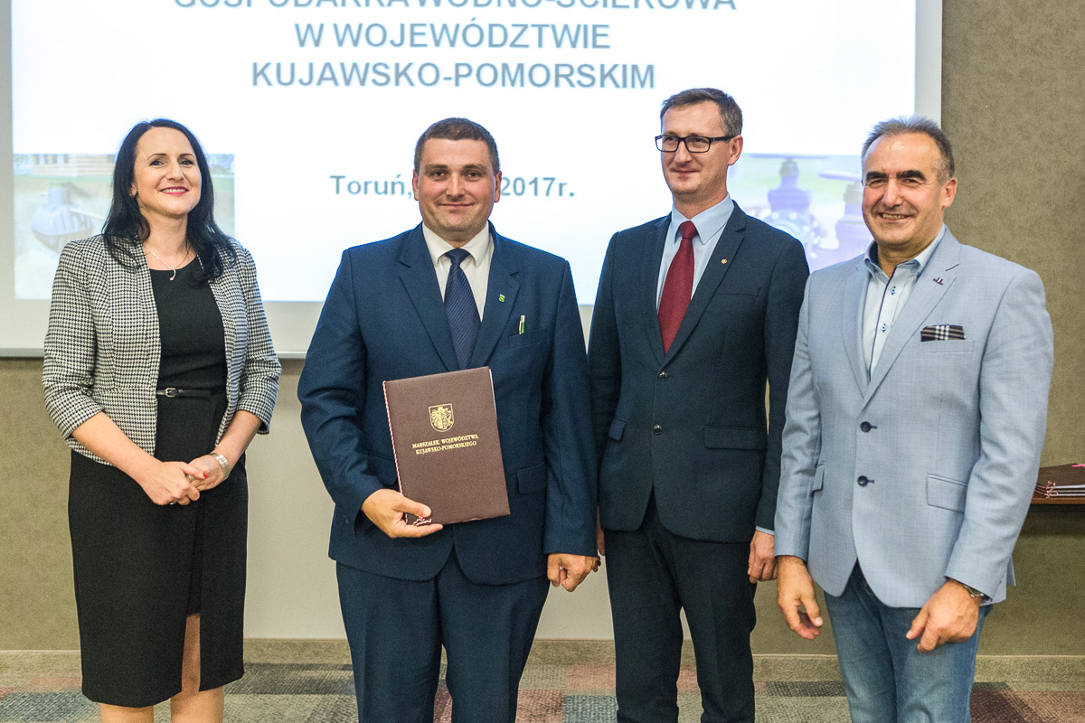 Ceremonia podpisania umów, fot. Szymon Zdziebło/tarantoga.pl dla UMWKP 
