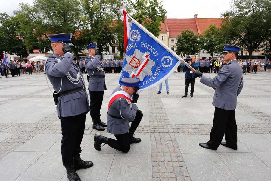 Obchody Wojewódzkiego Święta Policji odbyły się na Rynku w Chełmnie