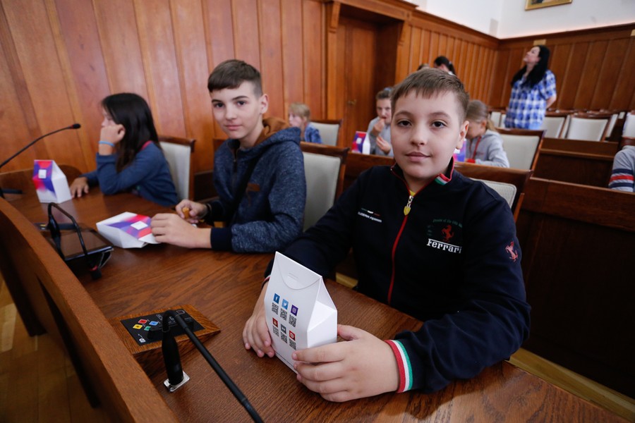 Dzieci z Ukrainy z wizytą w Urzędzie Marszałkowskim, fot. Mikołaj Kuras dla UMWKP