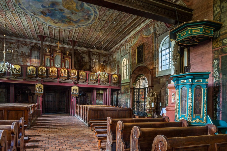 Wnętrze kościoła pw. św. Mikołaja w Gąsawie, fot. Kujawsko-Pomorska Organizacja Turystyczna