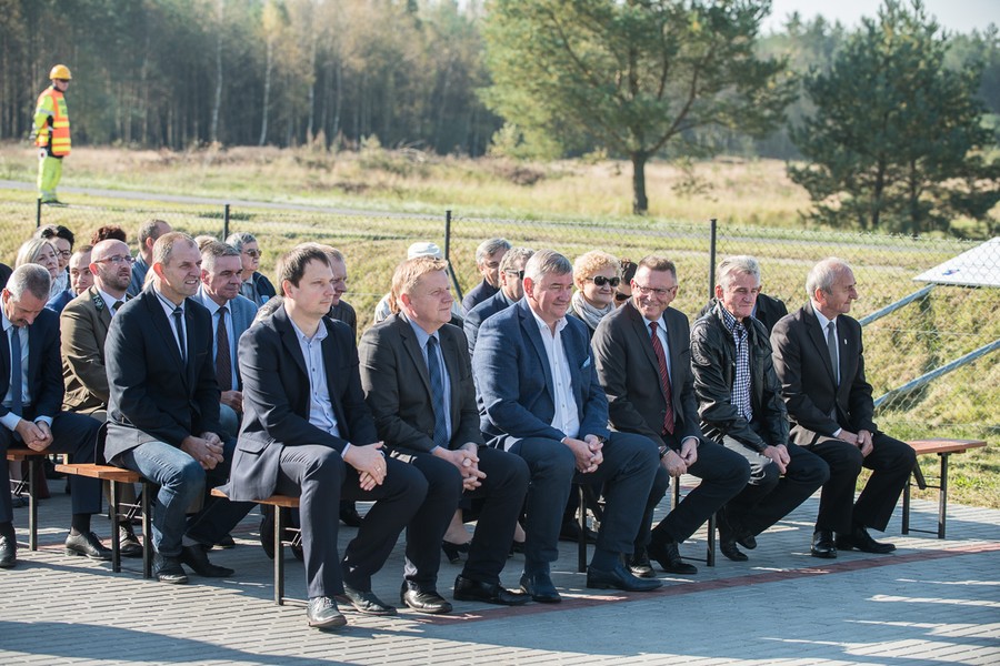 Uroczystość wbicia pierwszej łopaty na placu budowy drogi nr 240 odbyła się w Płazowie, fot. Tymon Markowski