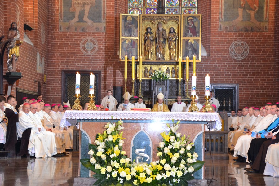 Ingres biskupa Wiesława Śmigla w katedrze św. Janów w Toruniu, fot. Anna Głos 