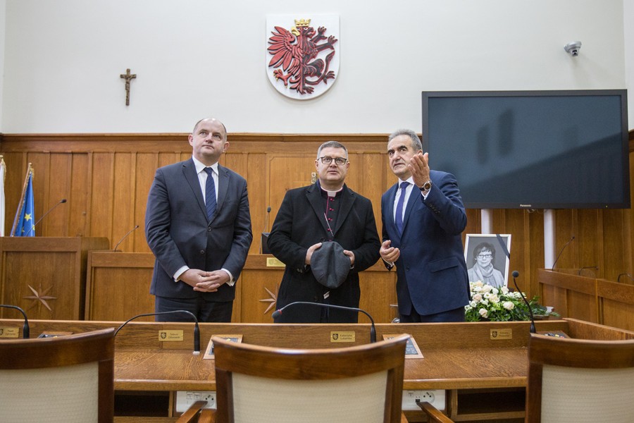 Spotkanie zarządu województwa i prezydium sejmiku z biskupem Wiesławem Śmiglem, fot. Szymon Zdziebło/tarantoga.pl dla UMWKP