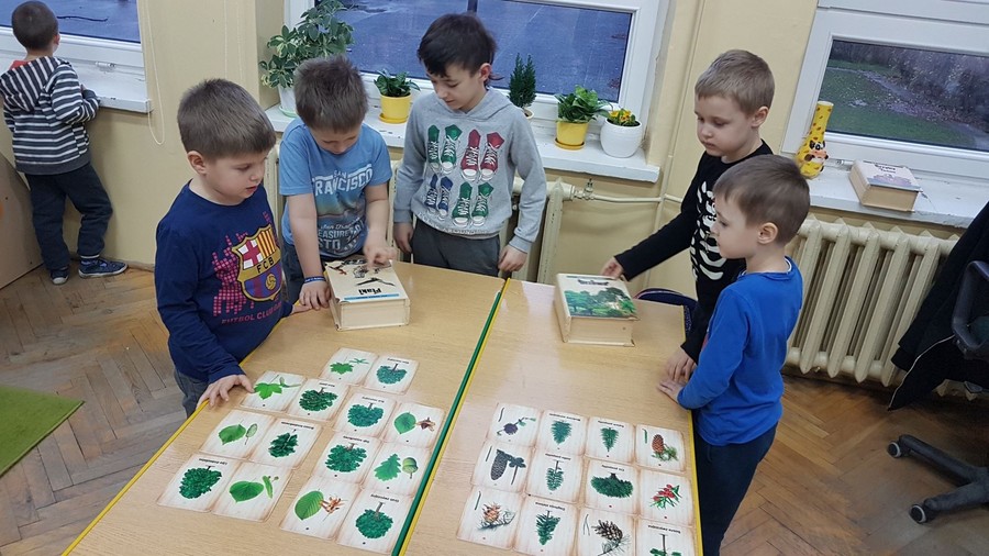 Zajęcia edukacyjno-przyrodnicze prowadzone przez edukatorów przyrodniczych na temat działalności Zespołu Parków Krajobrazowych Chełmińskiego i Nadwiślańskiego