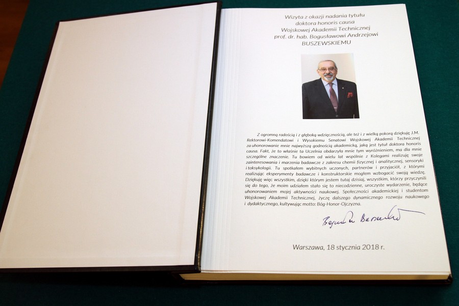 Ceremonia nadania prof. Bogusławowi Buszewskiemu honorowego doktoratu WAT, fot. Grzegorz Rosiński, Sebastian Jurek/WAT