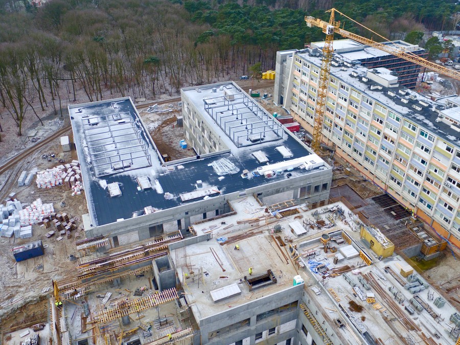 Nowy budynek główny lecznicy, fot. Sky Drone Studio dla KPIM