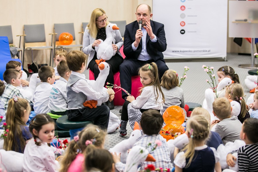 Spotkanie z przedszkolakami w Urzędzie Marszałkowskim w przededniu Dnia Kobiet, fot. Andrzej Goiński