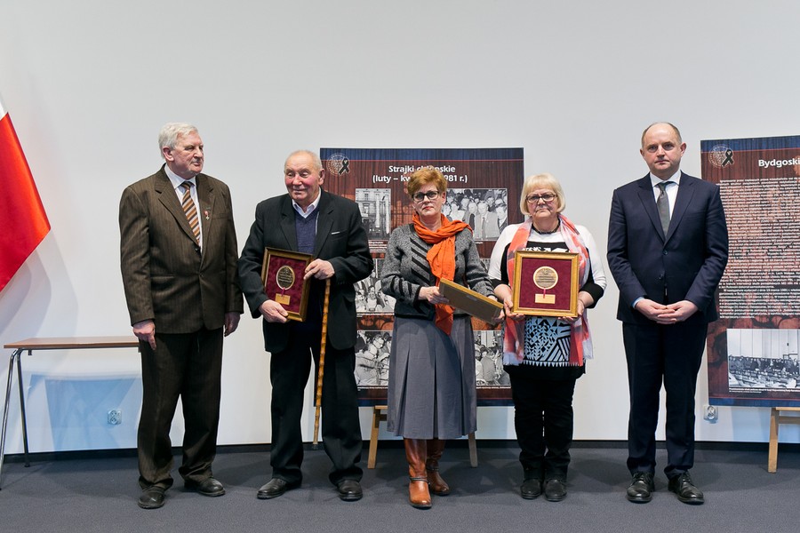 Uroczystość w Urzędzie Wojewódzkim w Bydgoszczy połączona z wręczeniem medali Unitas Durat, fot. Filip Kowalkowski