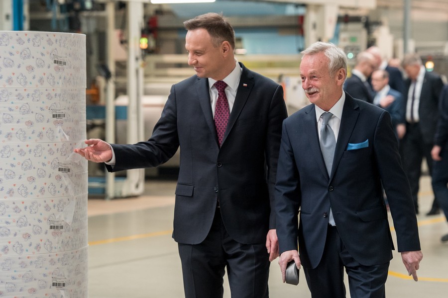 Prezydent Andrzej Duda z wizytą w fabryce TZMO we Frydrychowie, fot. Łukasz Piecyk dla UMWKP